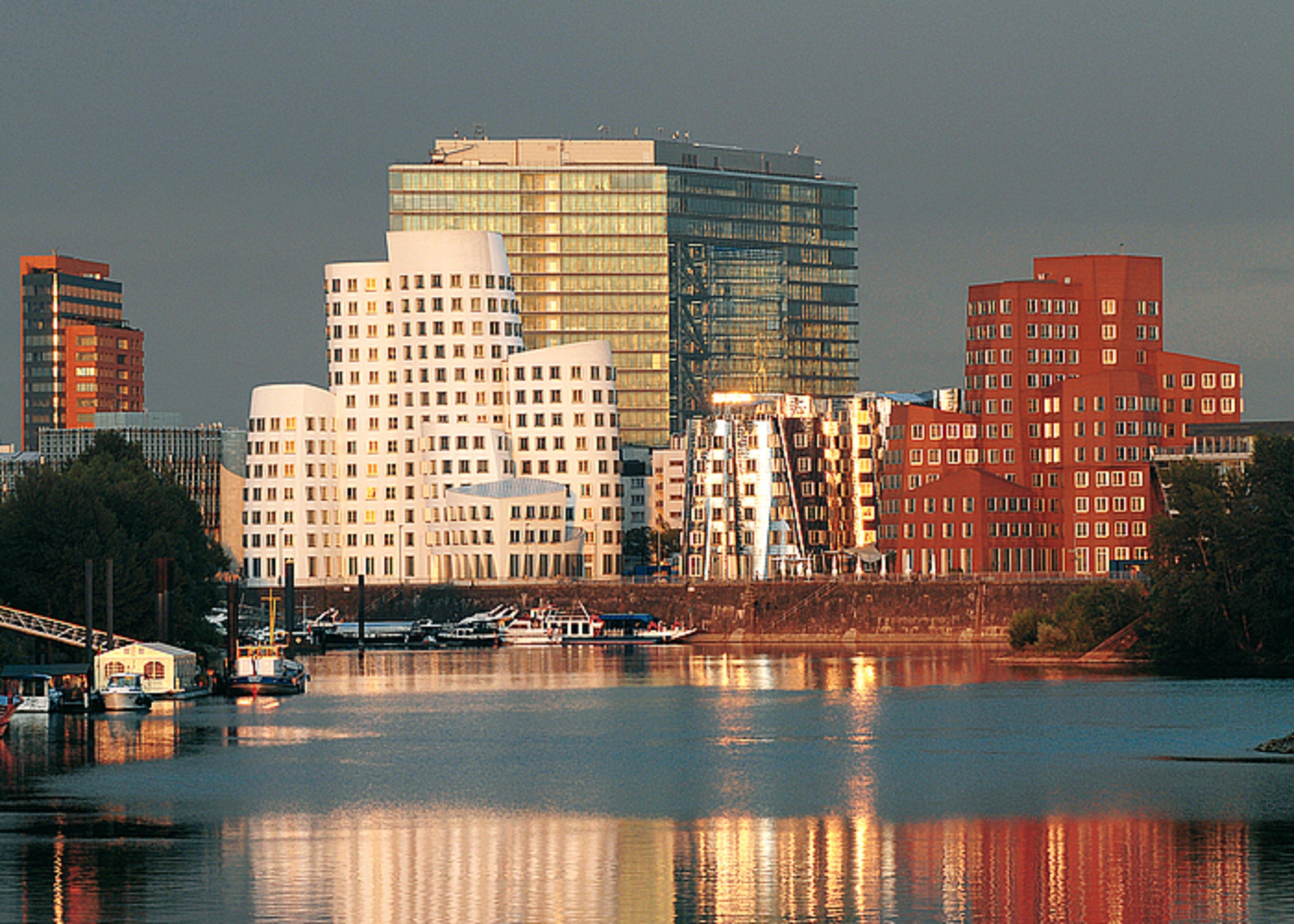 Holiday Inn Duesseldorf Hafen, An Ihg Hotel Exterior foto
